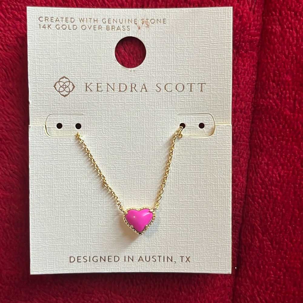 Kendra Scott necklace